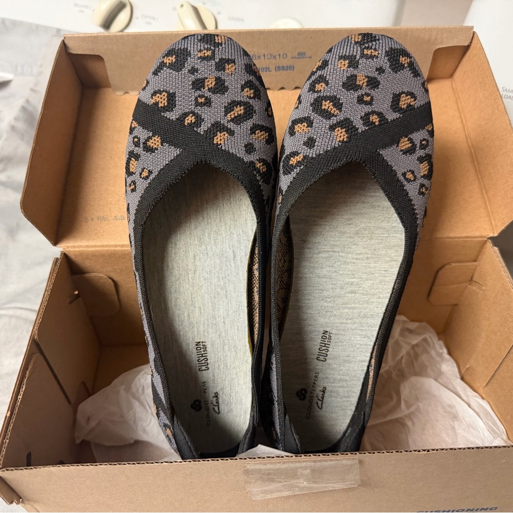 Clarks Cloudsteppers cheetah print shoes, size 6